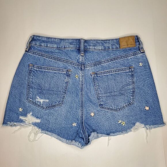 American Eagle High Rise Floral Embroidered Distressed Denim Mom Shorts Size 6 - Picture 4 of 12